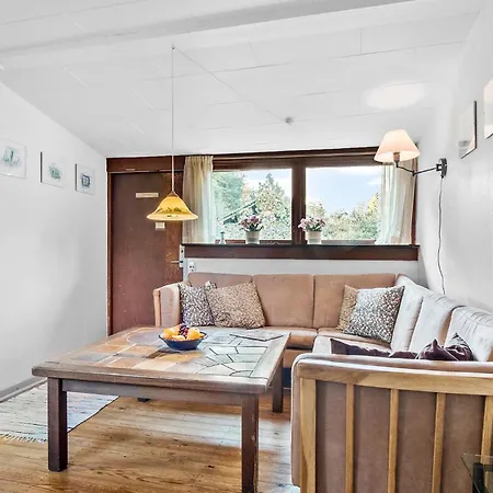 2 Bedroom Awesome In Haarby Prázdninový dům *