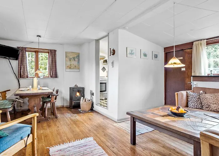 2 Bedroom Awesome In Haarby 別荘 Hårby